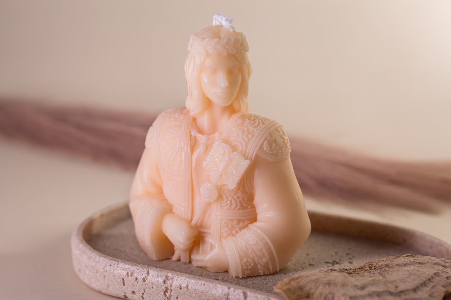 Queen Bust Decorative Candle – Handcrafted from USA Organic Soybeans