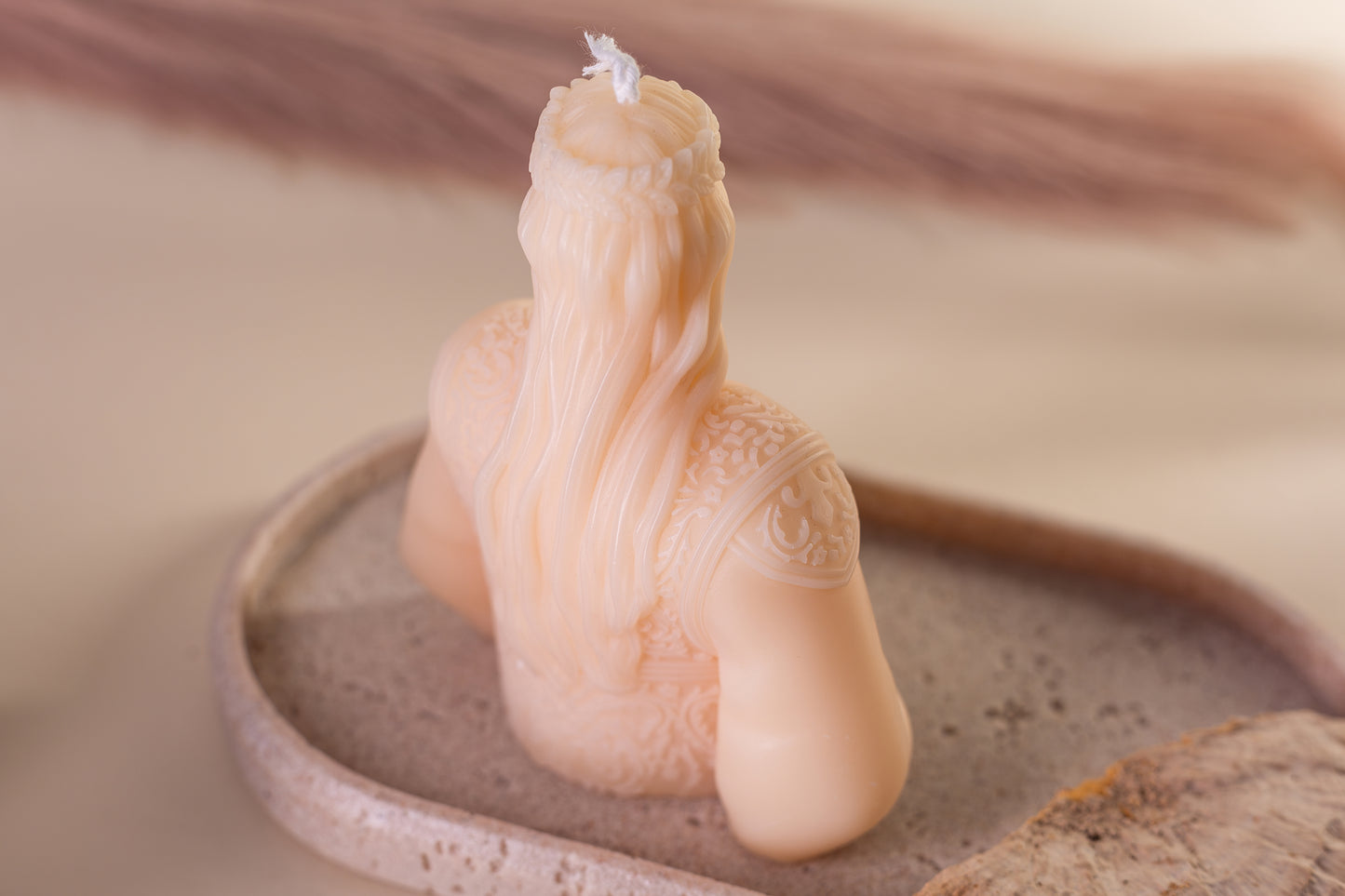 Queen Bust Decorative Candle – Handcrafted from USA Organic Soybeans