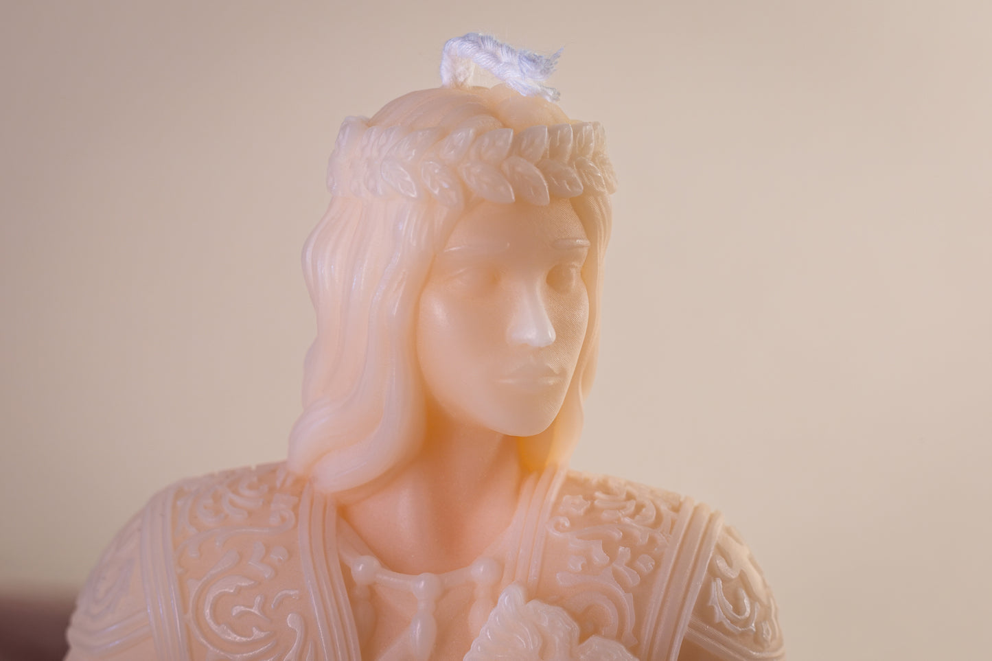 Queen Bust Decorative Candle – Handcrafted from USA Organic Soybeans